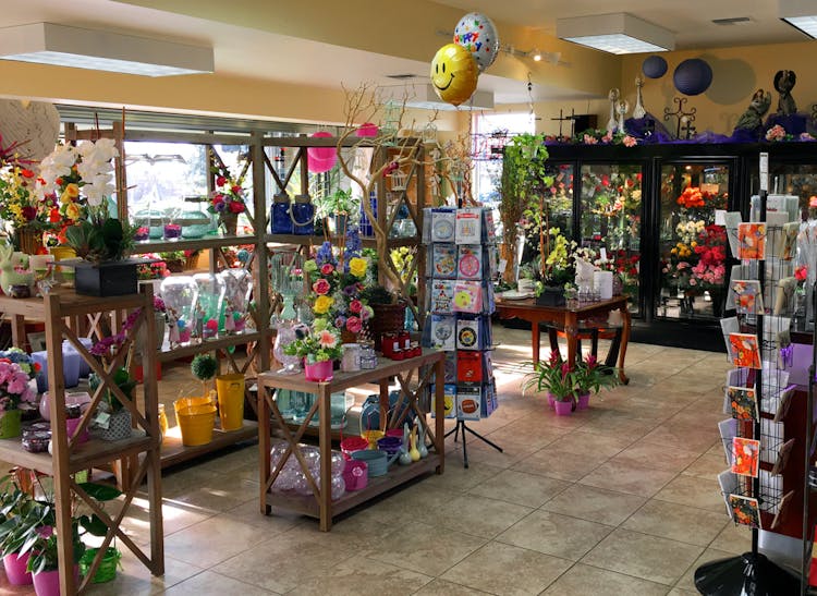 In addition to flowers and plants, Stadium offers a range of gifts and decorations